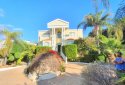 4 bedrooms villa walking distance to the beach