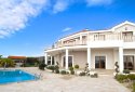 Four bedrooms villa in Sea Caves