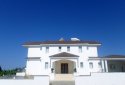 Villa for sale in Peyia